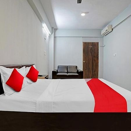 Hotel Welcome, Vip Road Vesu Surat Bagian luar foto