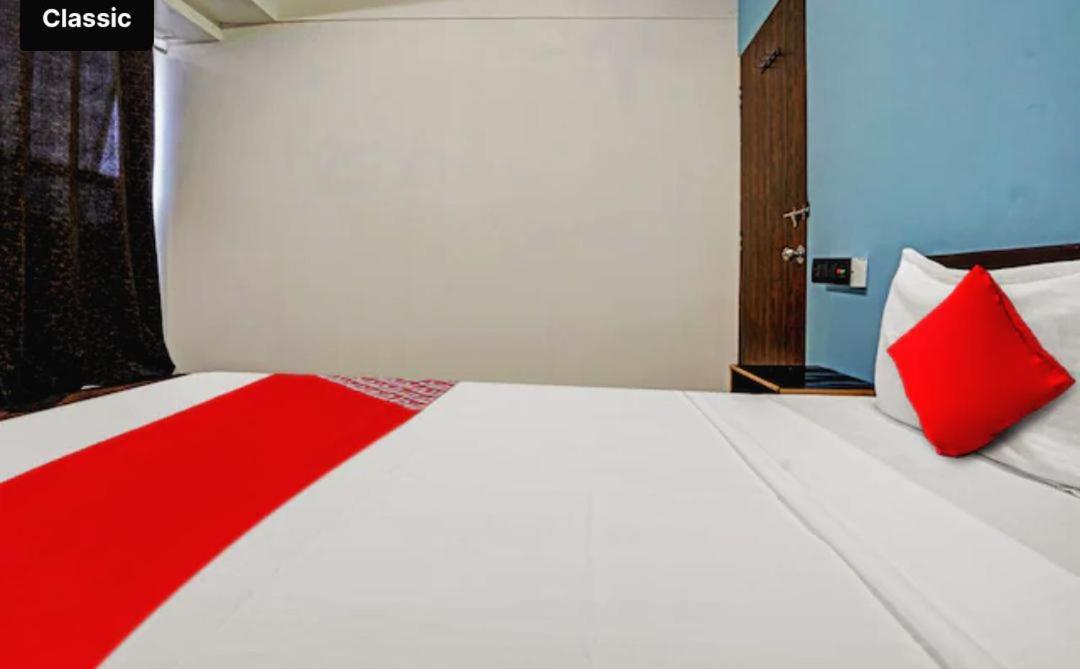 Hotel Welcome, Vip Road Vesu Surat Bagian luar foto