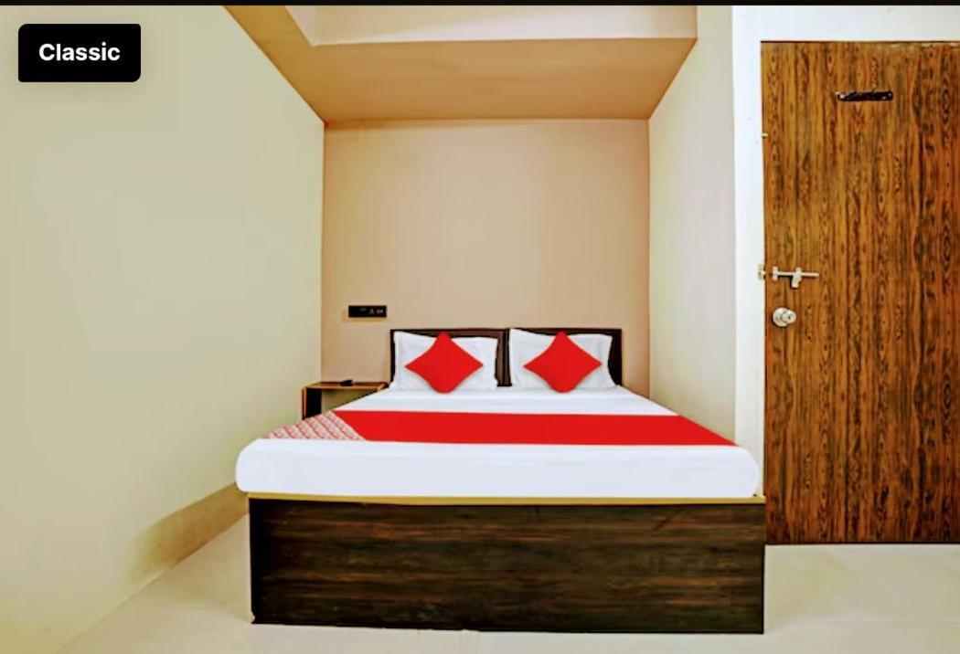 Hotel Welcome, Vip Road Vesu Surat Bagian luar foto
