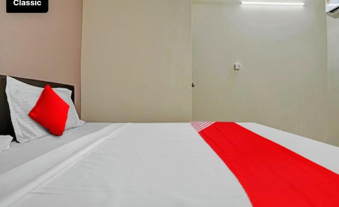 Hotel Welcome, Vip Road Vesu Surat Bagian luar foto