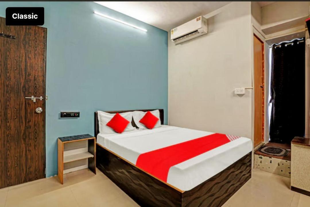 Hotel Welcome, Vip Road Vesu Surat Bagian luar foto