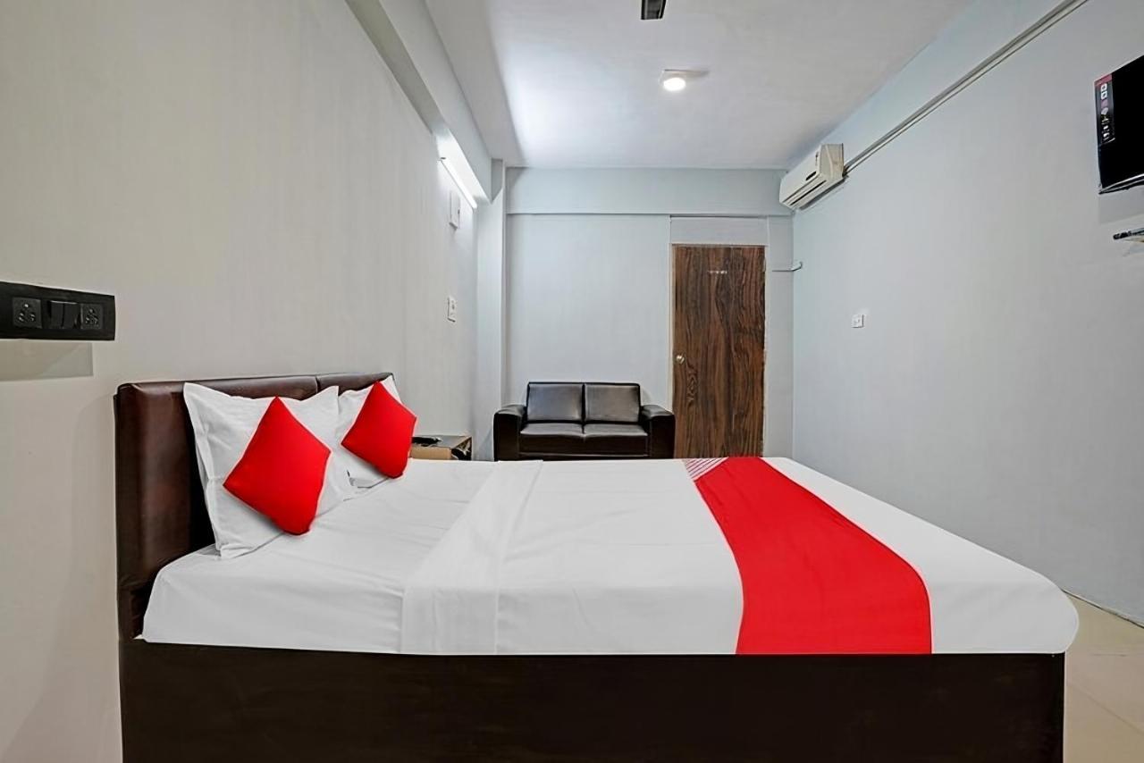 Hotel Welcome, Vip Road Vesu Surat Bagian luar foto