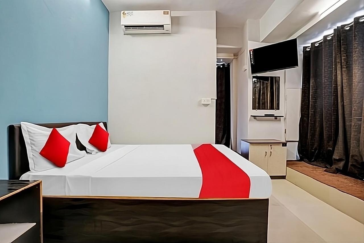 Hotel Welcome, Vip Road Vesu Surat Bagian luar foto
